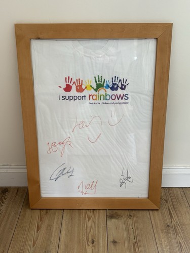 Signed one direction shirt - t,